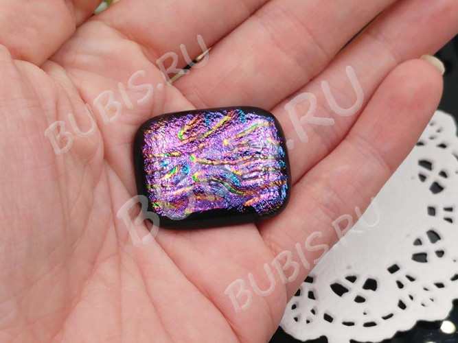 Кабошон Фьюзинг 041 Прямоугольный 33*25*7,5мм Дихроик на черной основе Ярко-фиолетовый волнистый