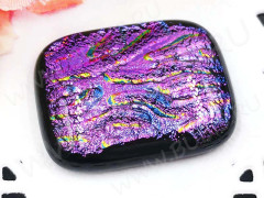 Кабошон Фьюзинг 041 Прямоугольный 33*25*7,5мм Дихроик на черной основе Ярко-фиолетовый волнистый