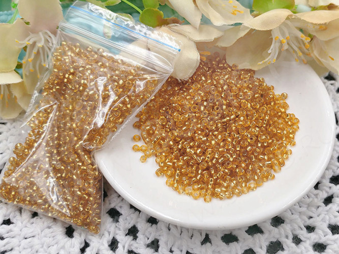 Бисер для проставок 07 1,5-2,5мм прозрачный с золотистой серединкой (стекло) (15г)