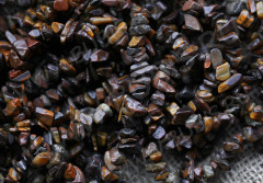 Крошка (галтовка) каменная 086 5-9мм Тигровый глаз натуральный (камни) (нить прим.45см)