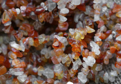 Крошка (галтовка) каменная 077 5-9мм Карнелиан (Сердолик) светлый (камни) (нить прим.45см)