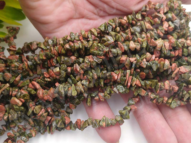 Крошка (галтовка) каменная 190 3-6мм Унакит натуральный (камни) (нить 43-45см)