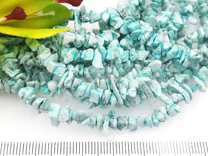 Крошка (галтовка) каменная 192 3-7мм Говлит св.голубой (камни) (нить 43-45см)