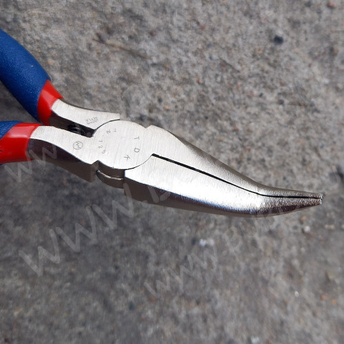 Тонкогубцы 31 утконосы изогнутые без бороздок 125мм на блистере с синими ручками на (инструменты для бижутерии)