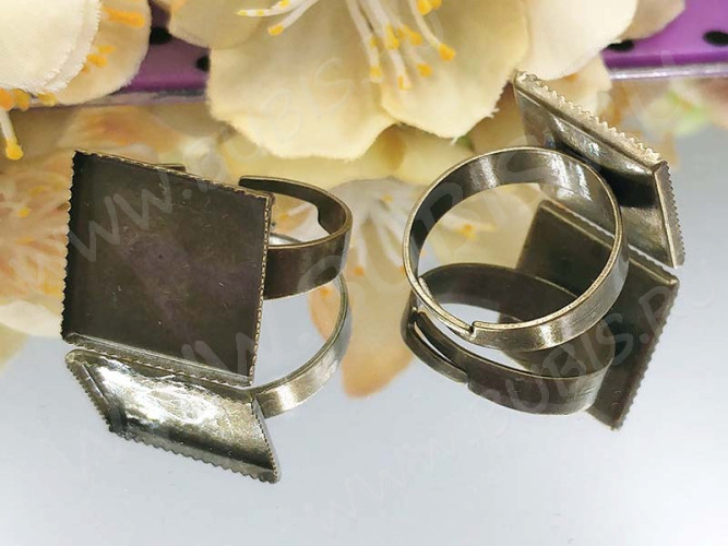 Основа (заготовка) для кольца 063 18мм с квадратным сеттингом 15,5*15,5мм светлая античная бронза (Brass)