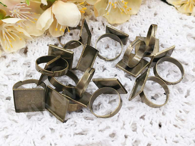 Основа (заготовка) для кольца 063 18мм с квадратным сеттингом 15,5*15,5мм светлая античная бронза (Brass)