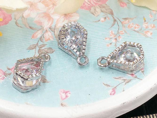 Подвеска Капля 3D с кубическим цирконием 13,5*8*5мм цвет платины (сплав и фианит)