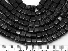 Бусина Кубик 13 4-5мм чёрный непрозрачный (стекло) (20шт.)