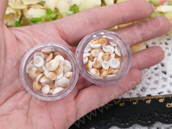 Наполнение для смолы и бутылочек 125 Ракушки маленькие округлые кабошоны 5-9*2-3,5мм Bubis Crafts бело-бежевые (декор) (50шт.)