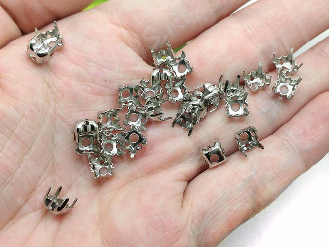 Разделитель 27 Сеттинг с лапками 5мм для риволи/страз 6*6*5мм цвет платины (Brass) (10шт.)