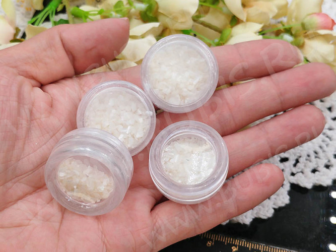 Наполнение для смолы и бутылочек 087 чешуйки белого перламутра в контейнере (декор)