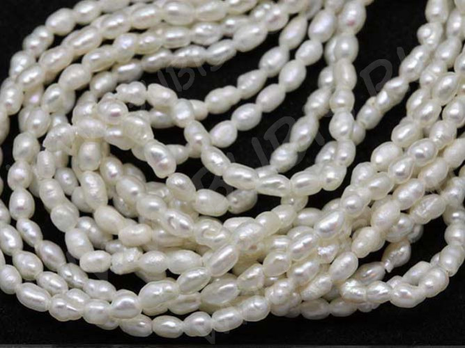 (ОПТ) Бусина Жемчуг 40 речной овальный 4,5-5*3,5-4мм натуральный (камни) (нить 33см)