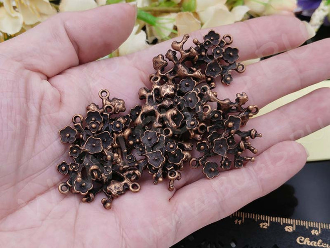 Подвеска Веточка 02 3D с цветочками 24*17*3,5мм античная медь (литьё)