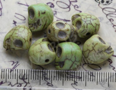 Бусина каменная Череп 03 Говлит 12*11,5*10мм св.зелёный (камни)