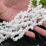 Купить Крошка (галтовка) каменная 039 5-9мм Агат белый имит. (камни) (длинная нить прим. 90см) с доставкой по России