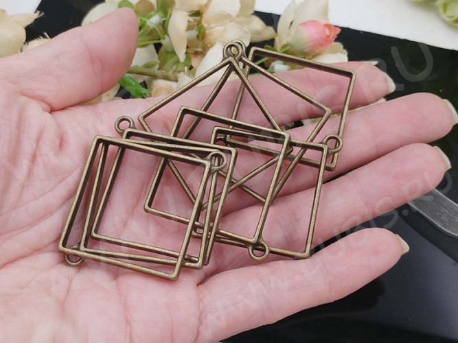 Подвеска Рамка 06 Ромб 48*44*3,6мм античная бронза (литьё)