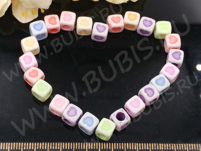 (СКИДКИ!!!) Бусина акриловая Кубик 12 6,5*6,5*6мм матовый МИКС с сердечками бело-цветной непрозрачный (акрил) (50шт.)