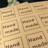 Этикетка 02 наклейка Hand Made лист 110*110мм (каждая наклейка 2,5*2,5см) св.коричневые (крафт бумага) (упаковка и хранение) Купить Этикетка 02 наклейка Hand Made лист 110*110мм (каждая наклейка 2,5*2,5см) св.коричневые (крафт бумага) (упаковка и хранение) с доставкой по России