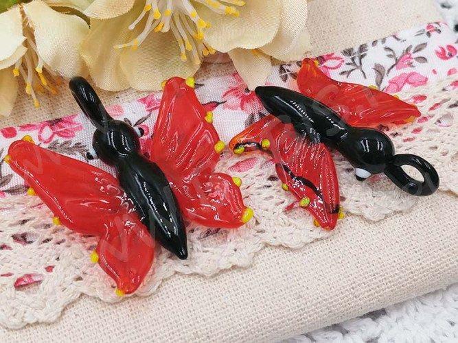 Кулон Бабочка 02 39-40*33-38мм красно-чёрная (Lampwork)