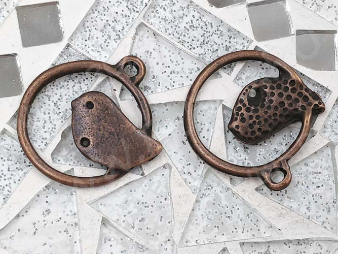 Подвеска Птичка 06 в круге 22*20*2мм античная медь (литьё)