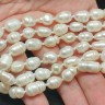 (ОПТ) Бусина Жемчуг 37 речной овальный 8-11*5-7мм натуральный (камни) (нить 34см) Купить (ОПТ) Бусина Жемчуг 37 речной овальный 8-11*5-7мм натуральный (камни) (нить 34см) с доставкой по России
