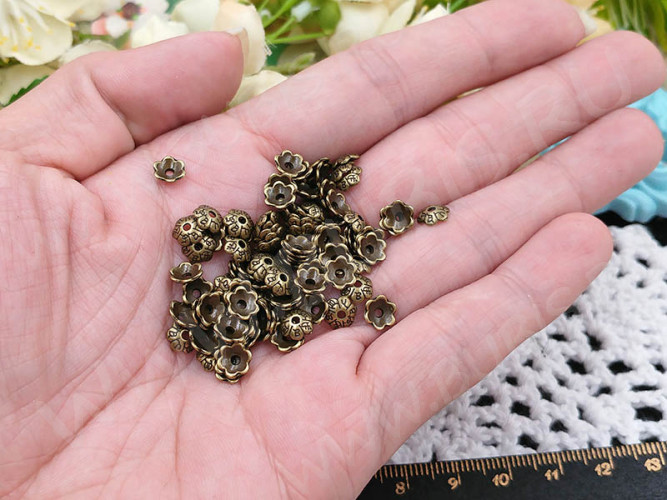 259 Шапочка маленькая с символами 6*6*1,8мм античная бронза (литьё) (20шт)