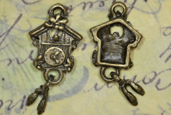 Подвеска Часы 05 3D с кукушкой 25*12*3,5мм античная бронза (литьё)