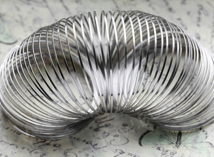 Мемори проволока - пружина - основа для браслета плоская 58*1,5*0,5мм цвет платины (10 витков)