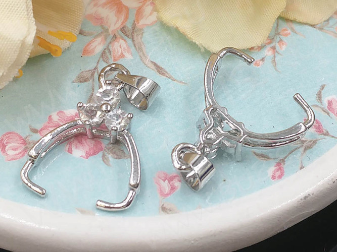 Держатель кулона 081 со стразами 20*14*4,5мм цвет платины и прозрачный (Brass и стекло)