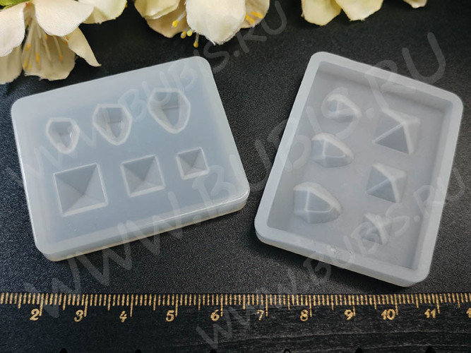 Молд 161 для эпоксидной смолы 50*40*7,5мм Кабошоны Пирамидки и Гранёные бесформенные кристаллы (силикон)