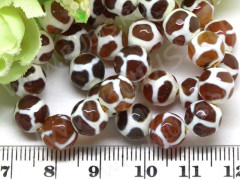 (ОПТ) Бусина округлая ГРАНЁНАЯ 8мм Агат Жираф св.коричнево-белый (камни) (НИТЬ)