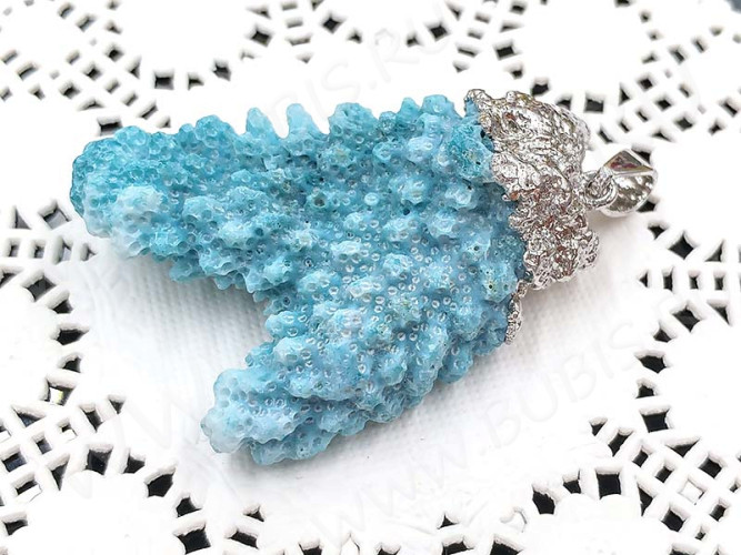 Кулон 0983 Коралл натуральный тонир. ветка с гальваникой 46*32*15мм св.голубой (камни)