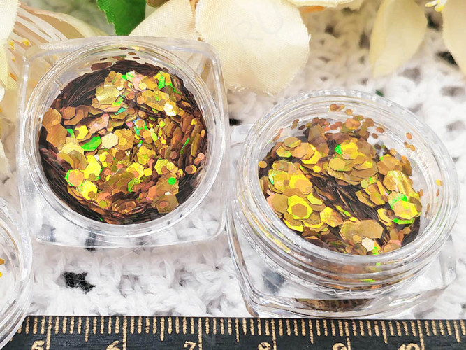 Наполнение для смолы и бутылочек 128 блёстки Bubis Crafts шестигранники МИКС 1-3мм золотистые с АВ в контейнере (декор)