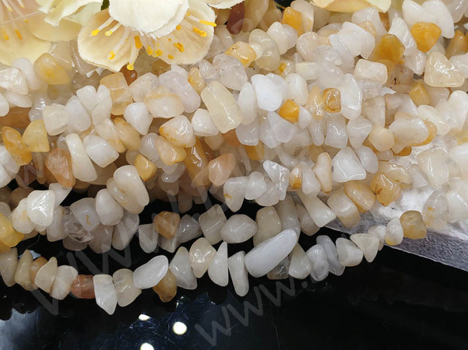 Крошка (галтовка) каменная 242 4-9мм молочно-бежевая натуральная (камни) (длинная нить прим. 80см)