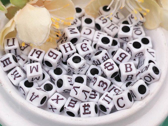 (ОПТ) Бусина кубик 6*6*6мм с русскими буквами МИКС бело-чёрная непрозрачная (акрил) (200шт)