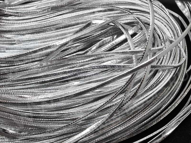 Шнур кожаный 25 мягкий кожзам полоска 2,8*1,5мм серебристый (1м)