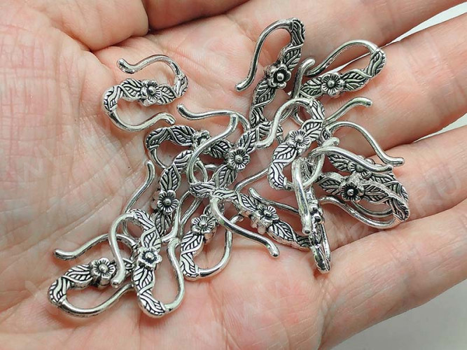 167 Тоггл-крючок S-образный с цветочком 23*14*4,5мм античное серебро (литьё)