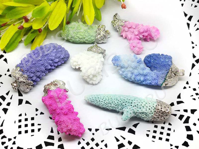 Кулон 0987 Коралл натуральный тонир. ветка с гальваникой 66*24*13мм бежевый (камни)