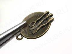 Подвеска Тарелка 01 3D с приборами 19,5*15*1,9мм античная бронза (литьё)