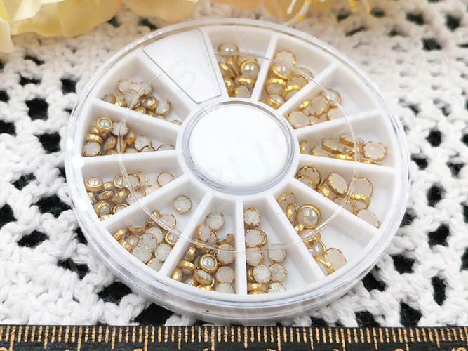 Наполнение для смолы и бутылочек 090 Полубусины жемчужные 3-4мм*1-2мм в золотистой оправе МИКС в контейнере (декор)