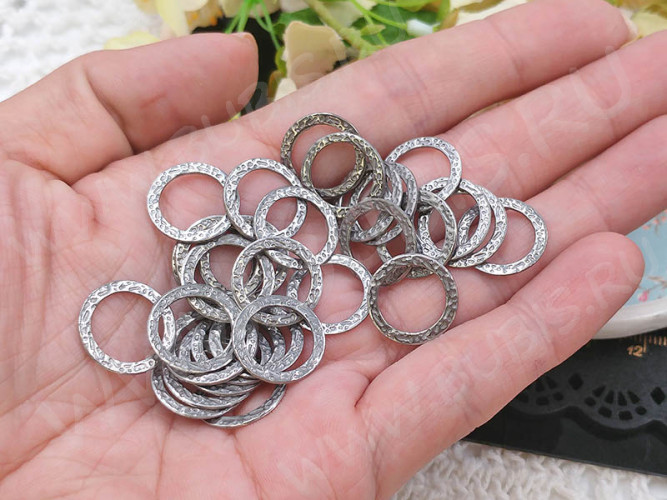 Кольцо декоративное 32 с узором 15*15*0,8мм цвет платины (Хирургическая ювелирная сталь)