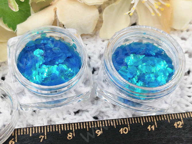 Наполнение для смолы и бутылочек 131 блёстки Bubis Crafts шестигранники МИКС 1-3мм голубые с АВ полупрозрачные в контейнере (декор)