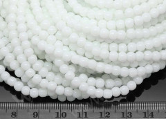 (СКИДКИ!!!) Бусина округлая 4мм белая непрозрачная (стекло) (НИТЬ)
