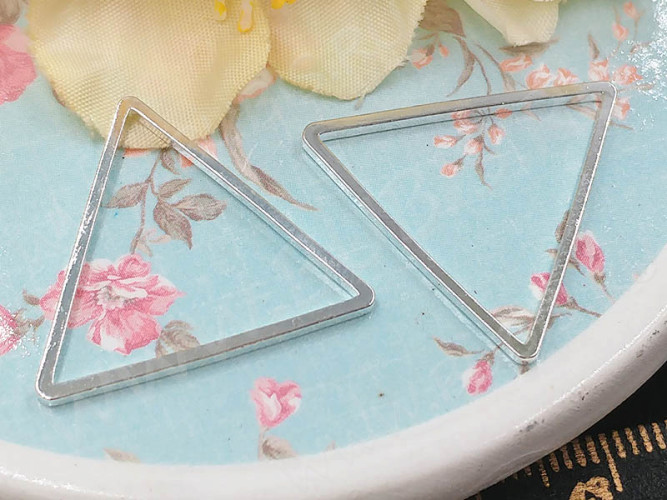 Декоративный элемент 097 Треугольник рамка контур коннектор 23*21*1,2мм серебристый (Brass)