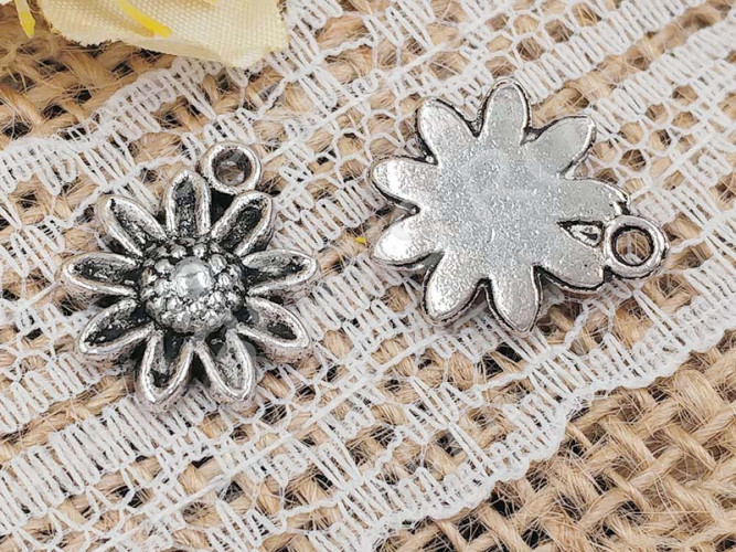 Подвеска Цветочек 17 16*14*3мм античное серебро (литьё)