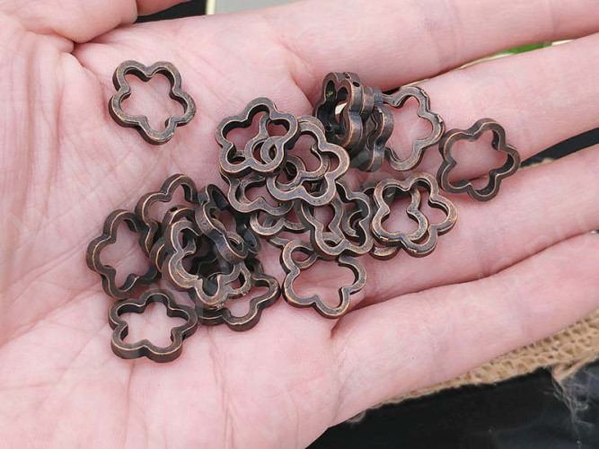 Бусина 173 Рамка Цветочек 02 плоский 15*14,3*2,3мм античная медь (литьё)