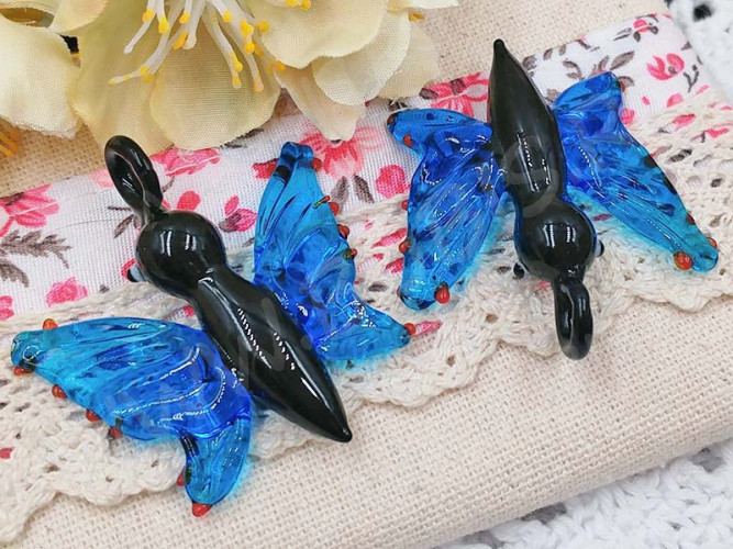 Кулон Бабочка 02 39-40*33-38мм т.голубо-чёрная (Lampwork)