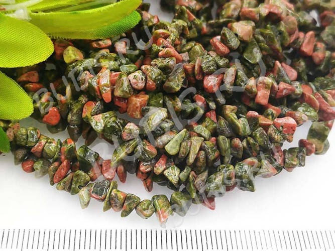 Крошка (галтовка) каменная 053 5-9мм Унакит натуральный (камни) (длинная нить прим. 80см)