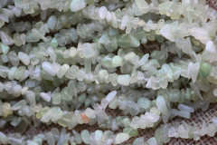 Крошка (галтовка) каменная 052 5-9мм Авантюрин св.зелёный бледный (камни) (нить без замка прим.90см)