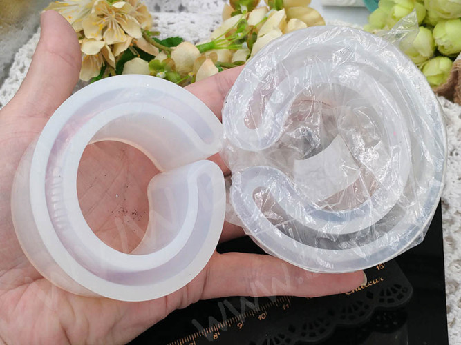 Молд 165 для эпоксидной смолы Браслет широкий разъёмный 80*67*36мм (силикон)